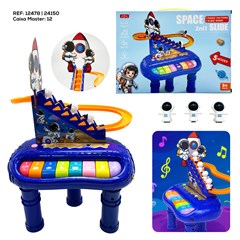 PIANO ASTRONAUTA COM MONTANHA